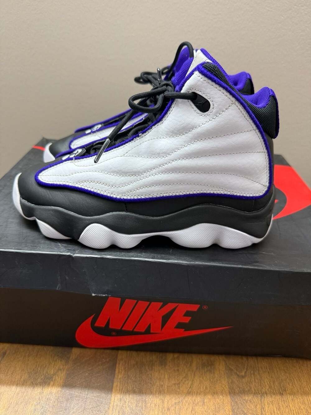 Jordan Pro Strong GS Electro Purple White Black Size 3.5Y